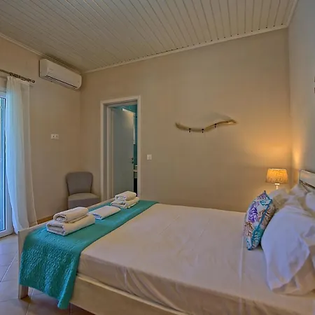 Joanna By Posarellivillas *